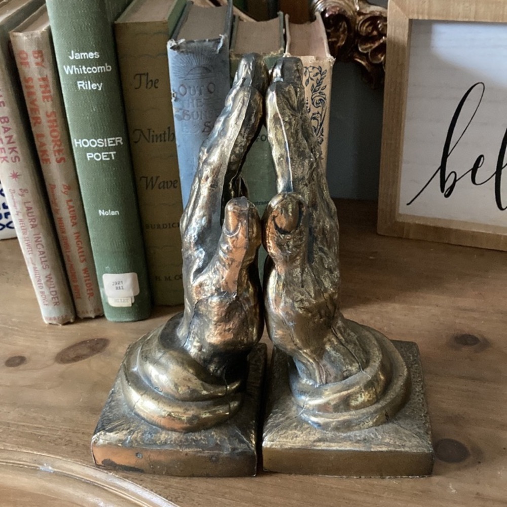 Hand sculpture brass/gold bookends - Picture 2 of 5